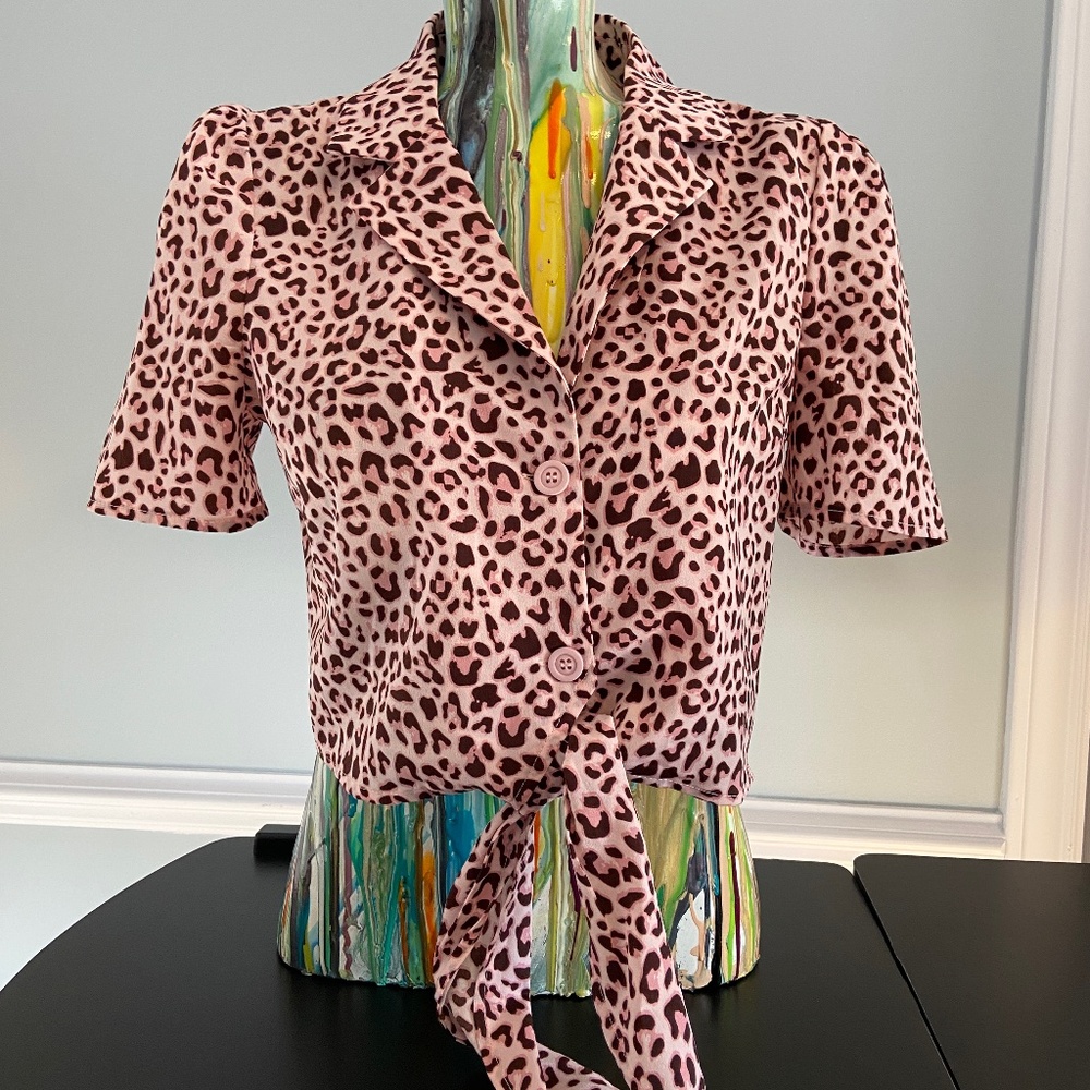 Le Lis Crop Blouse size Med